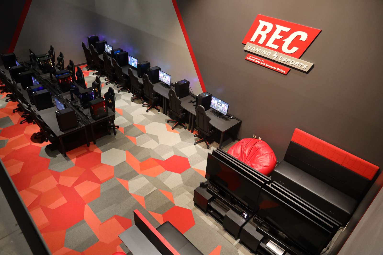 an overviewing photo of rec services e-sport room